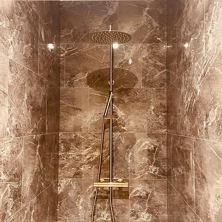 La Maison Du Rocher לינה וארוחת בוקר 3*