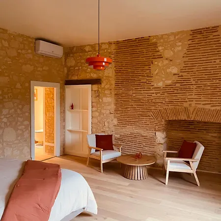 La Maison Du Rocher לינה וארוחת בוקר